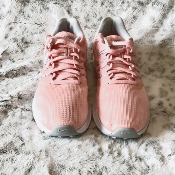 NIKE RunSwift Athletic Shoes EUC - Picture 3 of 5